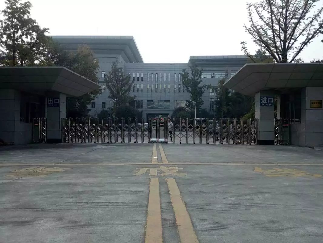华宁县华宁县四川消防总队伸缩门